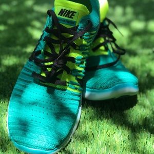NIKE🥬. FREE RN FLYKNIT